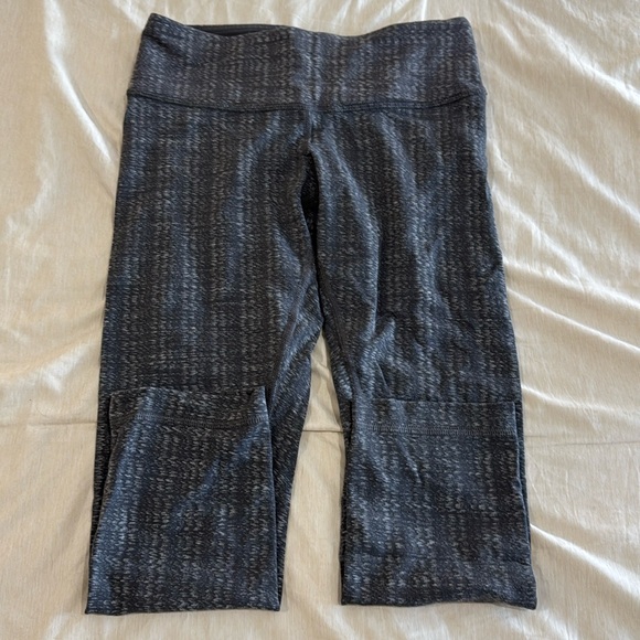 Lululemon Wunder Under 23” Leggings • Ziggy Wee October Angel Wing • Size 4 • - Picture 2 of 3